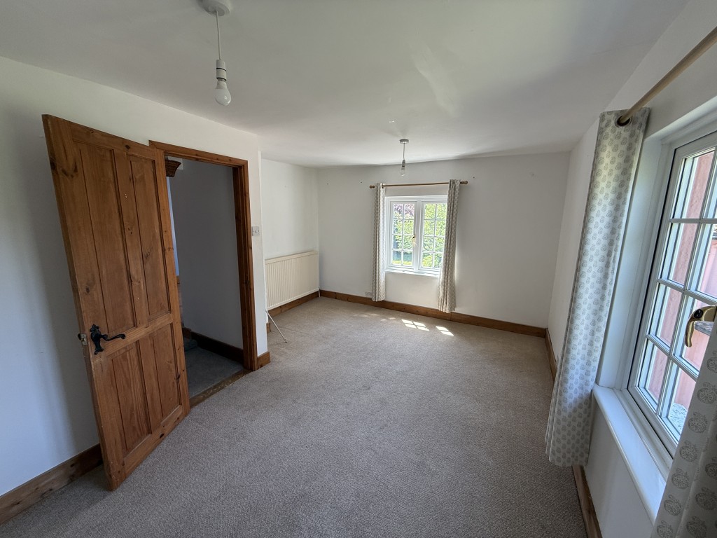 Lot: 168 - DETACHED COTTAGE IN ESSEX VILLAGE LOCATION - Bedroom 3 with dual aspect windows